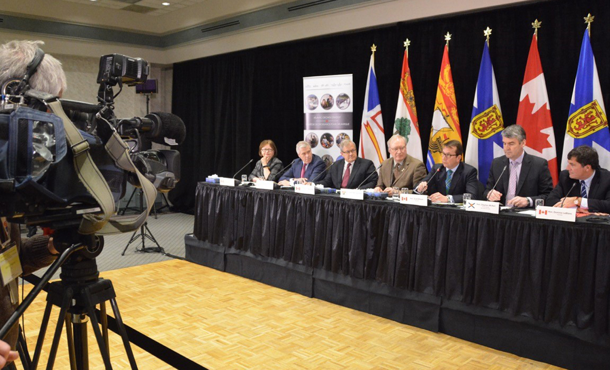 January 27, 2017 - The Honourable Judy Foote, Minister of Public Services and Procurement; the Honourable Dwight Ball, Premier of Newfoundland and Labrador; the Honourable Lawrence MacAulay, Minister of Agriculture and Agri-food; the Honourable Wade MacLauchlan, Premier of Prince Edward Island; the Honourable Stephen McNeil, Premier of Nova Scotia; the Honourable Scott Brison, President of the Treasury Board; the Honourable Dominic LeBlanc, Minister of Fisheries, Oceans and the Canadian Coast Guard; the Honourable Donald Arsenault, Minister responsible for Intergovernmental Affairs, New Brunswick; the Honourable Navdeep Bains, Minister of Innovation, Science and Economic Development and Minister responsible for the Atlantic Canada Opportunities Agency; and the Honourable Ahmed D. Hussen, Minister of Immigration, Refugees and Citizenship, were on hand in Wolfville, NS, to announce new joint Atlantic Growth Strategy initiatives.