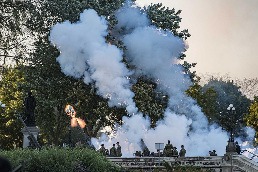 Members of the 30th Field Regiment, Royal Canadian Artillery fire 105-mm Howitzers during Tchaikovsky’s 1812 Overture at the annual Fortissimo event on Parliament Hill in Ottawa, Ontario on July 19, 2018. Photo: Ordinary Seaman Camden Scott, Army Public Affairs. ©2018 DND/MDN Canada
