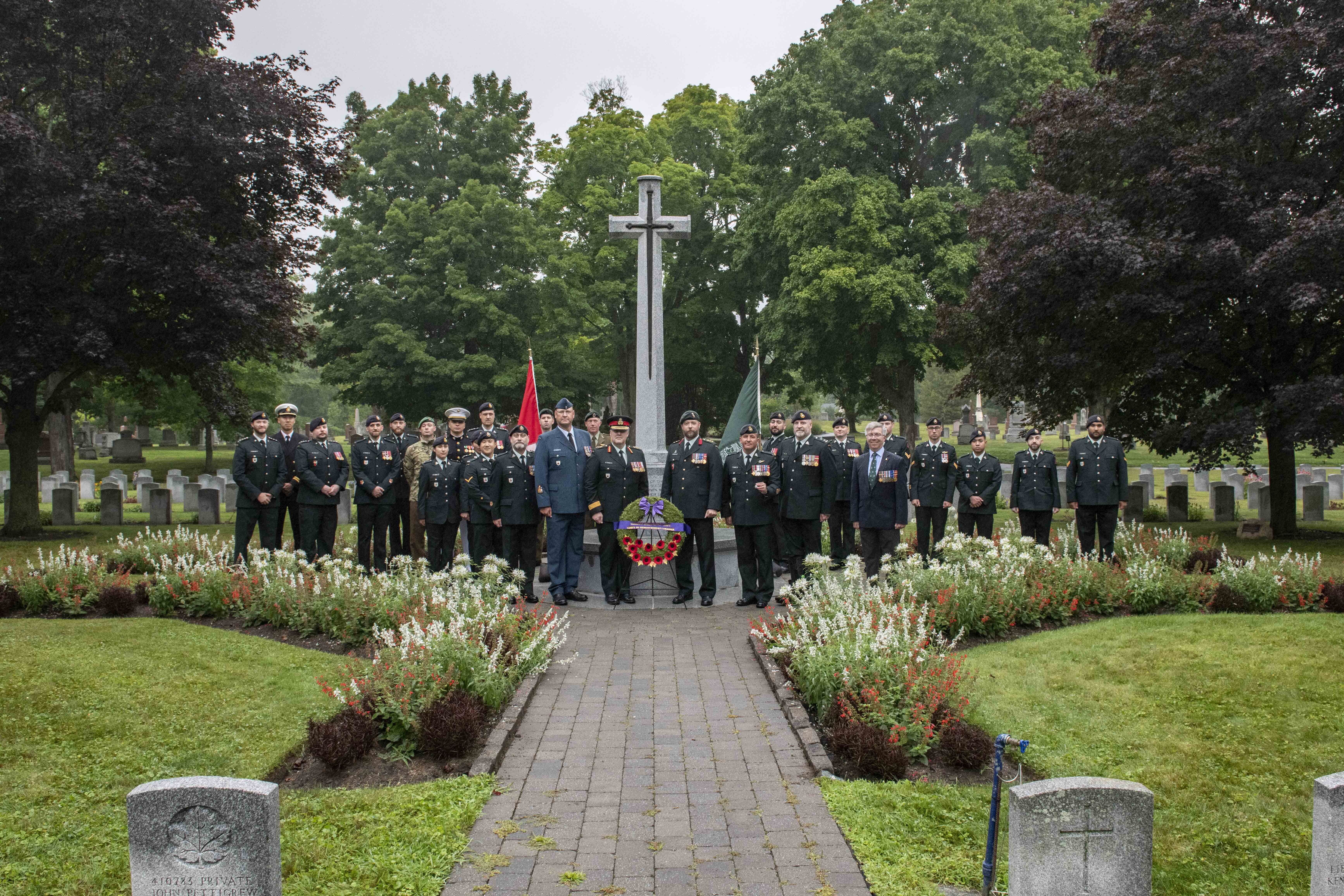 Les membres du Corps du renseignement canadien soulignent le jour du souvenir de la bataille d’Amiens à Ottawa, en Ontario, le 8 août 2022. Photo : Matelot de 1re classe Camden Scott, Direction des Affaires publiques de l’Armée