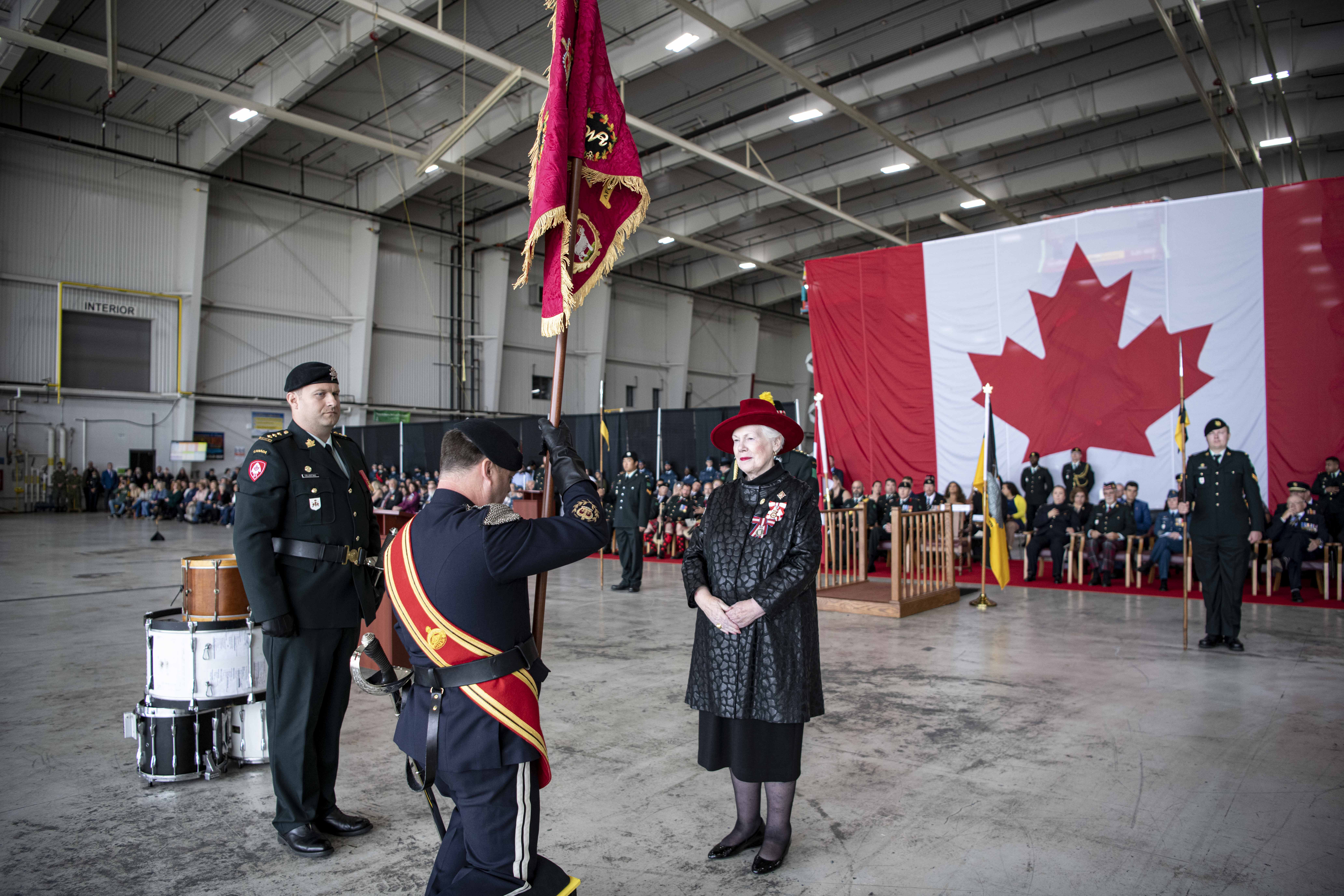 Le Windsor Regiment recevant un nouveau drapeau consacré arborant l’Honneur de Bataille Afghanistan le 24 Septembre 2022 à Windsor.