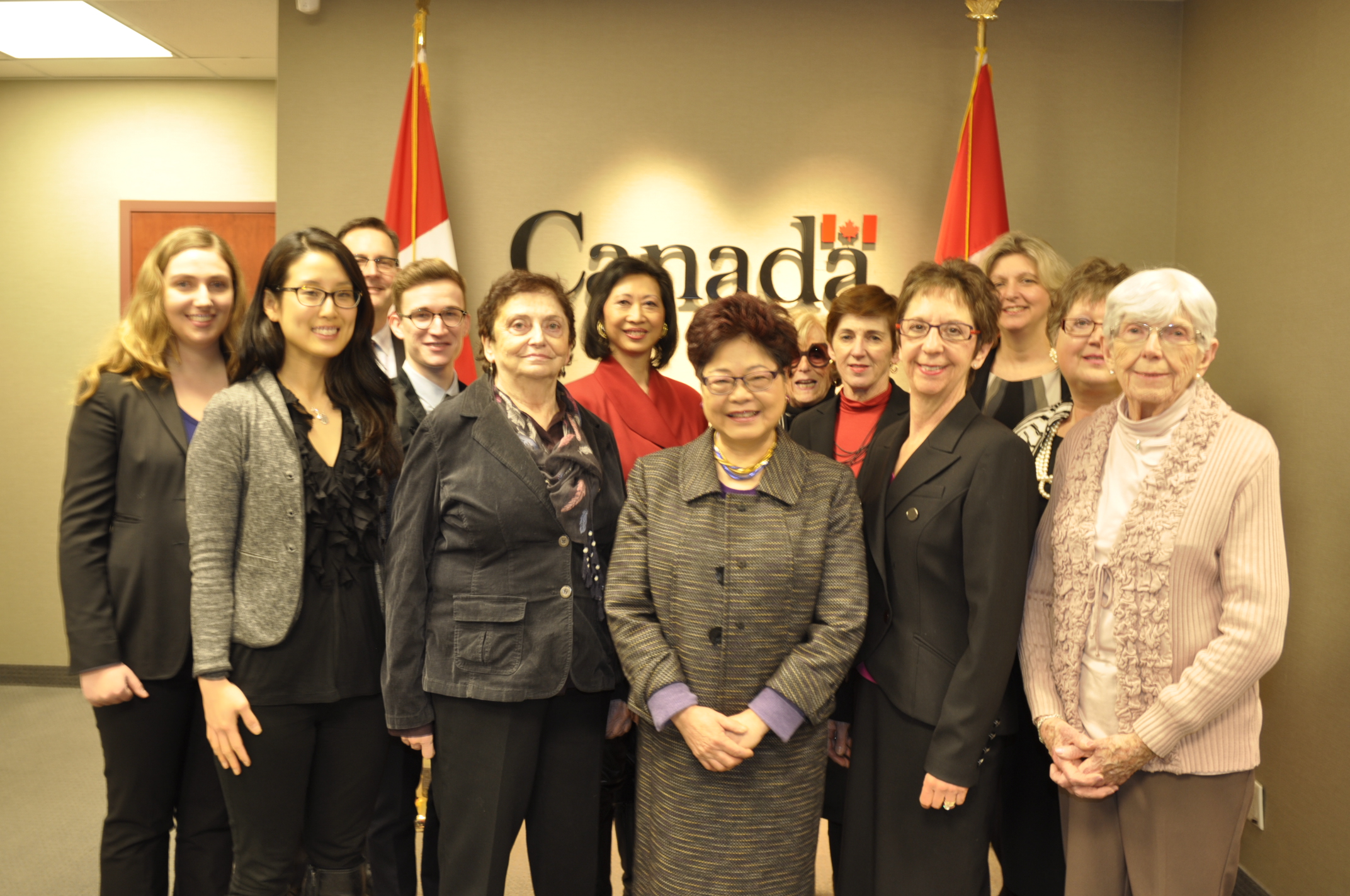 Minister of State Wong with participants after the roundtable discussion.