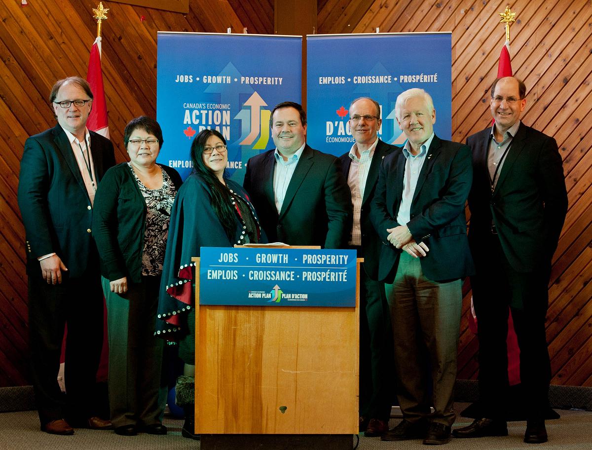 Minister Kenney with participants.