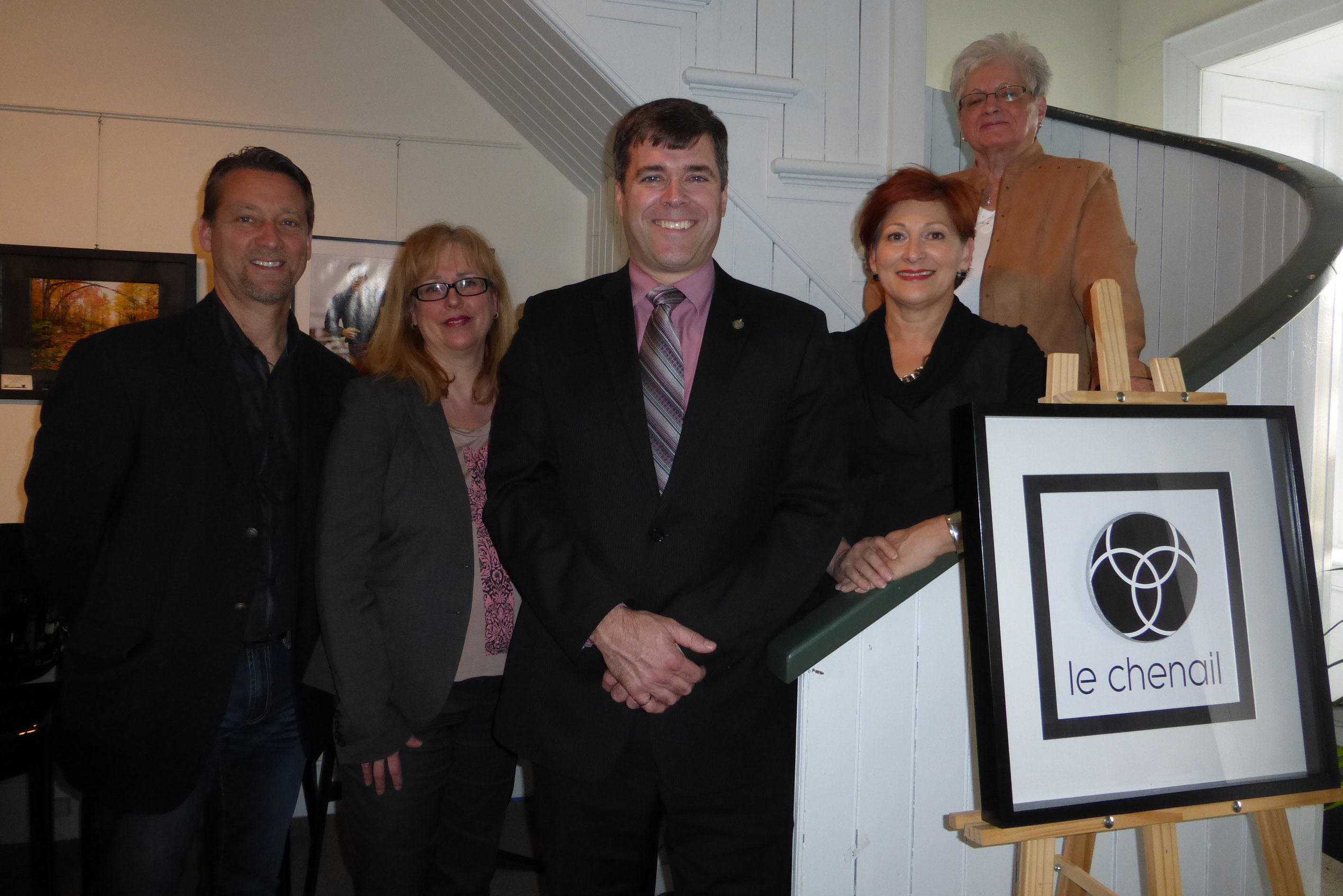 From left to right: Jean Sirois; Lynda Clouette-MacKay; Pierre Lemieux, Member of Parliament (Glengarry¿Prescott¿Russell); Paula Assaly, President of Le Centre culturel Le Chenail; and Nancy (Gray) Lachine.