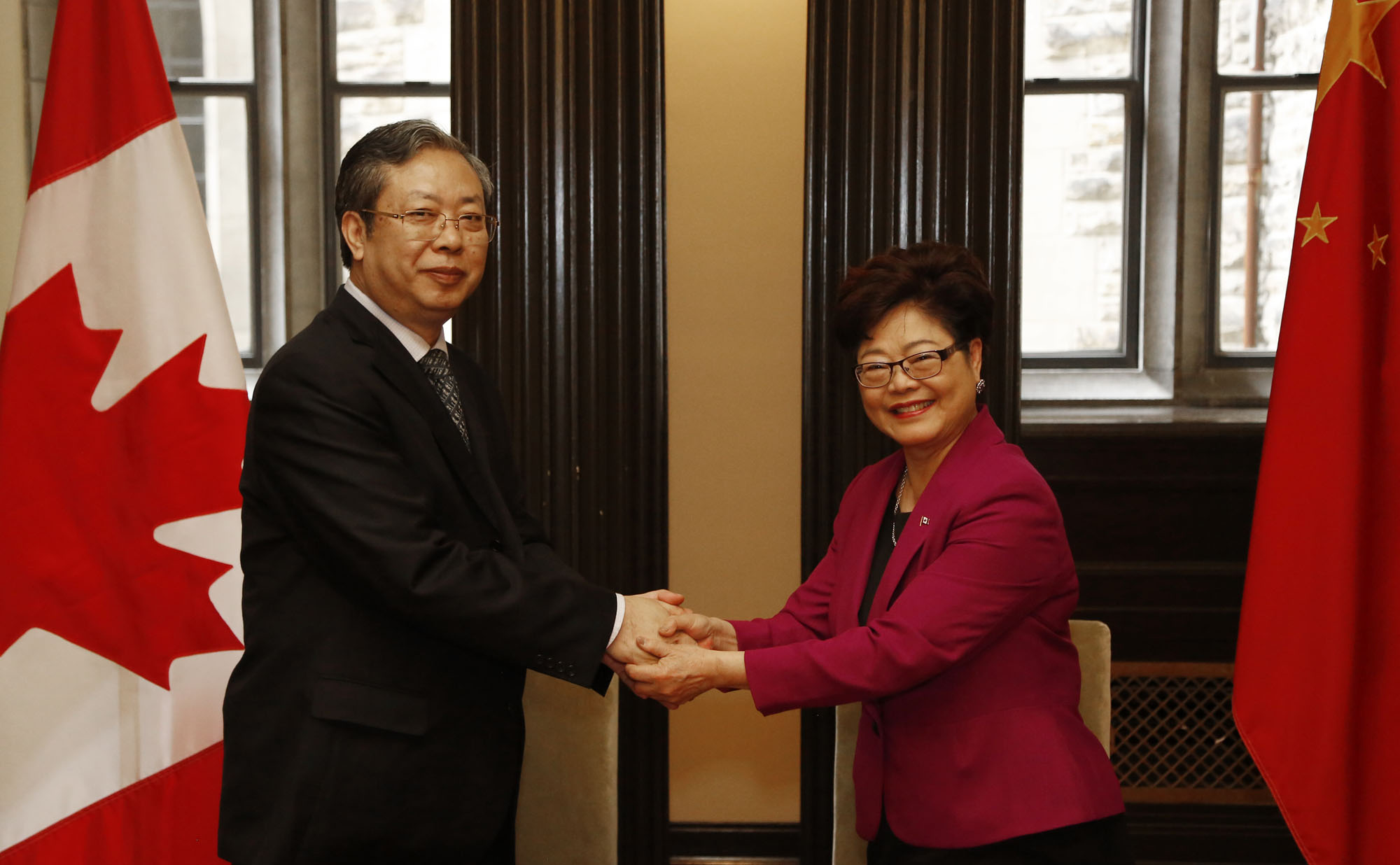 The Honourable Alice Wong, Minister of State (Seniors)signed an MOU with the President of the China National Committee on Ageing (CNCA), Mr. Chen Chuanshu.

