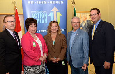 From left to right: The Honourable Jim Reiter, Saskatchewan Minister of Infrastructure and Transportation, Debra Button, President of the Saskatchewan Urban Municipalities Association (SUMA), Carmen Sterling, Director, Division 1, Saskatchewan Association of Rural Municipalities (SARM), the Honourable Gerry Ritz, Minister of Agriculture and Agri-Food, and Warren Steinley, MLA for Walsh Acres, celebrate the renewed federal Gas Tax Fund in Saskatchewan.