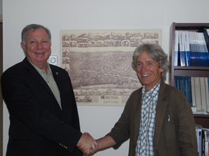 From left to right: Robert Goguen, Parliamentary Secretary to the Minister of Justice and Member of Parliament (Moncton¿Riverview¿Dieppe), and Philippe Beaulieu, President of the Association acadienne des artistes professionnel.le.s du Nouveau-Brunswick.