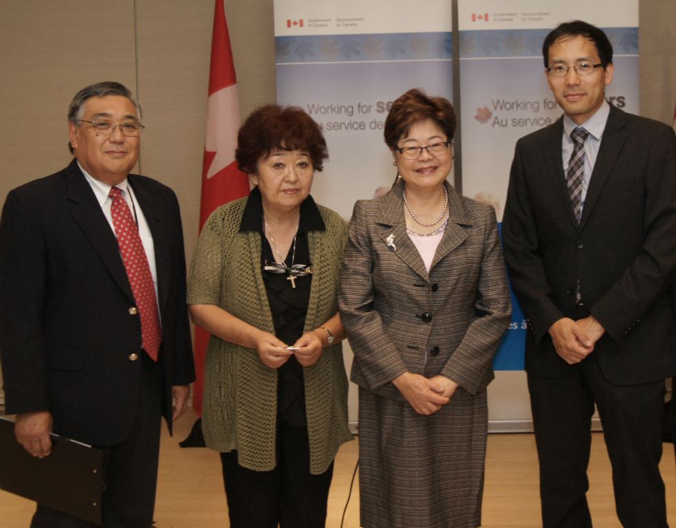 David Iwaasa, Executive Director, Tonari Gumi; Lurana (Kikko) Tasaka, member of the Tonari Gumi Board of Directors; Minister Wong; and Joji Kumagai, Chair and Board of Directors at Tonari Gumi, at the funding announcement in Vancouver.