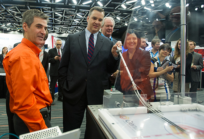 Minister Moore touring exhibitors¿ booths AeroMontreal Aerospace Innovation Forum