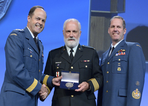 The Canadian Armed Forces (CAF) today recognized the Canadian Medical Association (CMA) for its history of collaboration on CAF health care with the presentation of the Canadian Forces Medallion for Distinguished Service. 