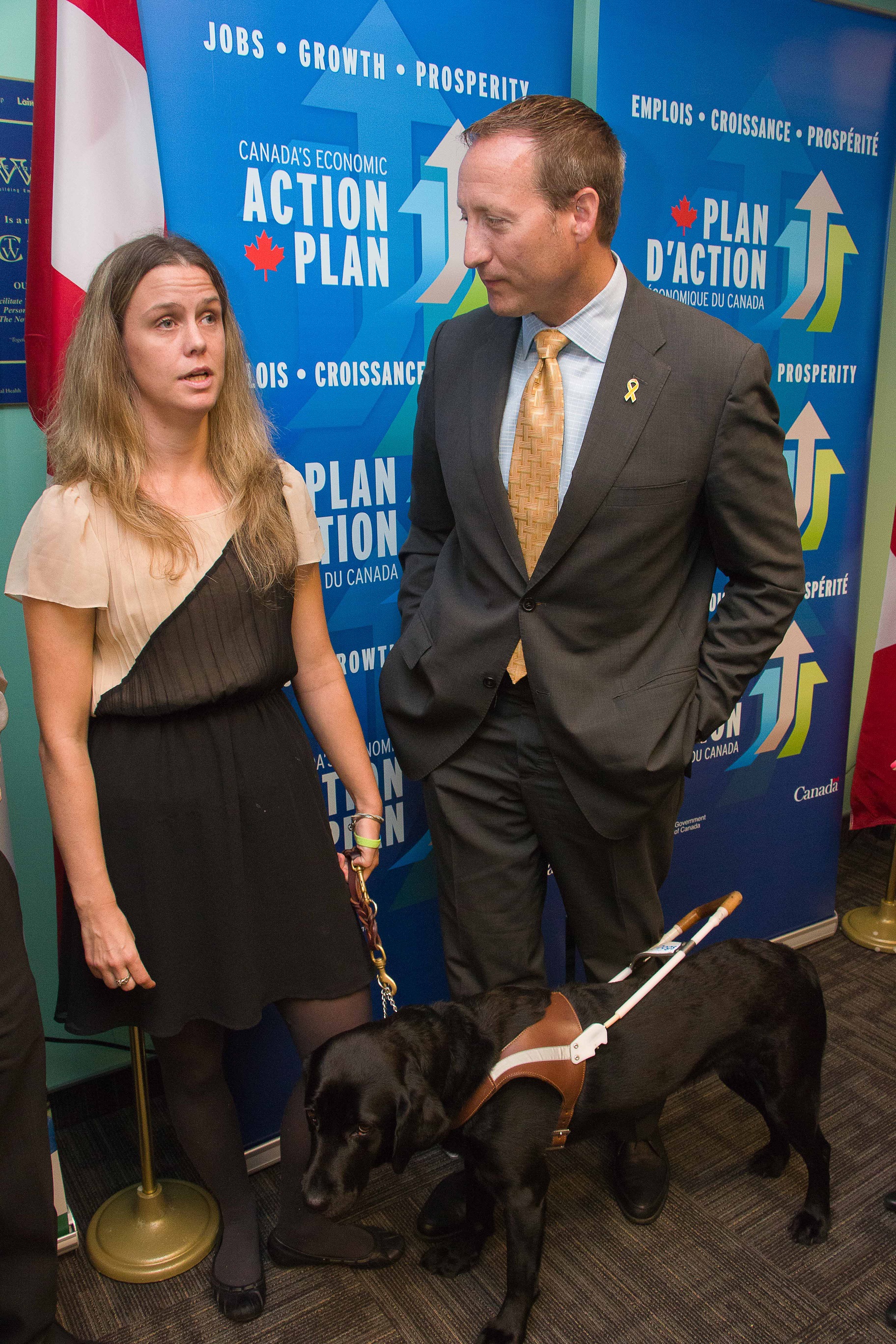 Minister MacKay with a participant. 