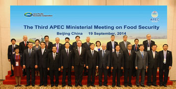 Minister group photo at the 3rd Asia-Pacific Economic Cooperation (APEC) Ministerial Meeting on Food Security in Beijing
