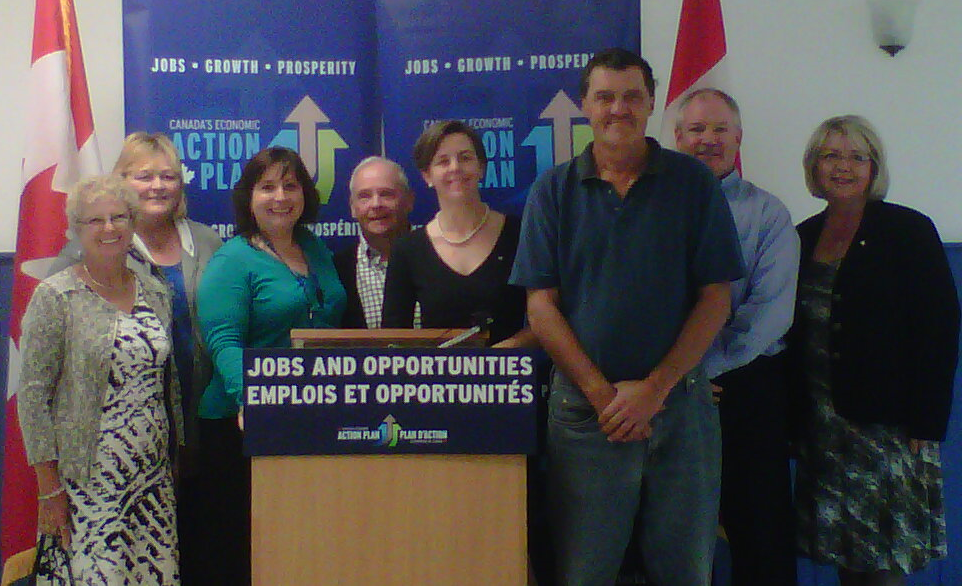 Ms. Josephine Derry-Marshall, Secretary of the Grant Committee, OCCNA; Ms. Donna Kahrs, Treasurer of the OCCNA; Ms. Alma Sotelo-Inzunza, City of Oshawa; Mr. Earl Marshall, Treasurer of the OCCNA; Minister Leitch; Mr. Les MacDonald, President of the OCCNA; Mr. Mark Robinson, City of Oshawa; and Her Worship Pat Perkins, Mayor of Whitby.