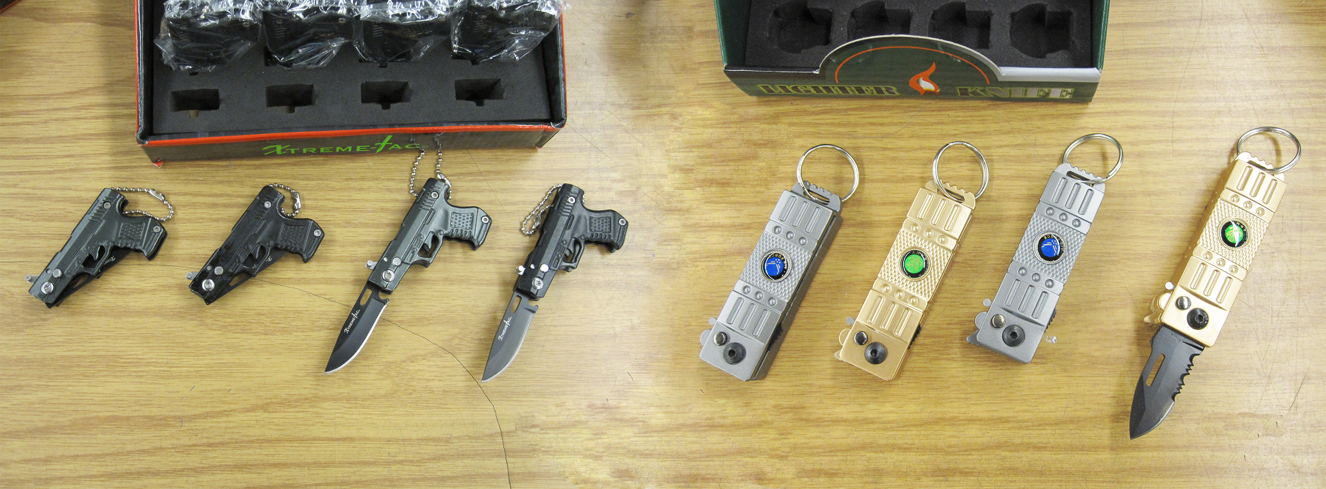 Échantillon des 360 couteaux à cran d¿arrêt et 206 poignards saisis à Coutts le 21 septembre.
