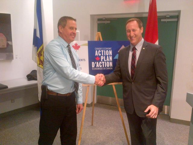 From left to right: Troy Webb, Area Manager, Pictou and the Honourable Peter MacKay, Regional Minister for Nova Scotia, Minister of Justice and Attorney General of Canada, and Member of Parliament for Central Nova.