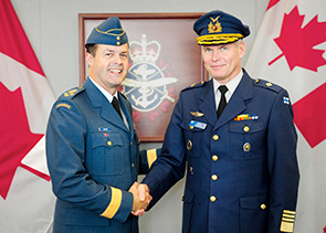 Chief of Defence Staff General Tom Lawson welcomes General Jarmo Lindberg, Commander of the Finnish Defence Force, during his visit to Canada on October 27, 2014, at National Defence Headquarters, in Ottawa, Ontario.
