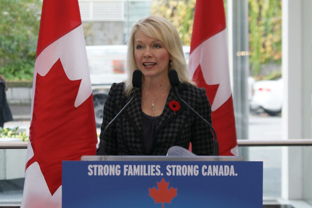 Minister Bergen announcing an investment through the Social Development Partnerships Program ¿ Disability Component.