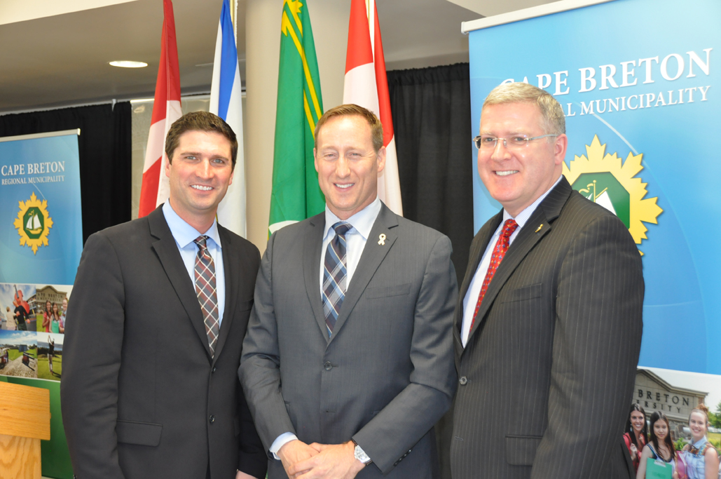 From left to right: Geoff MacLellan, Minister of Transportation and Infrastructure Renewal, Peter MacKay, Member of Parliament for Central Nova, Regional Minister for Nova Scotia and Minister of Justice and Attorney General of Canada, and Cecil Clarke, Mayor of Cape Breton Regional 