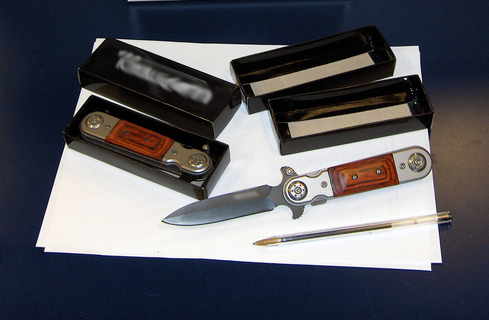 Couteaux prohibés saisis au poste frontalier de Piney le 17 octobre