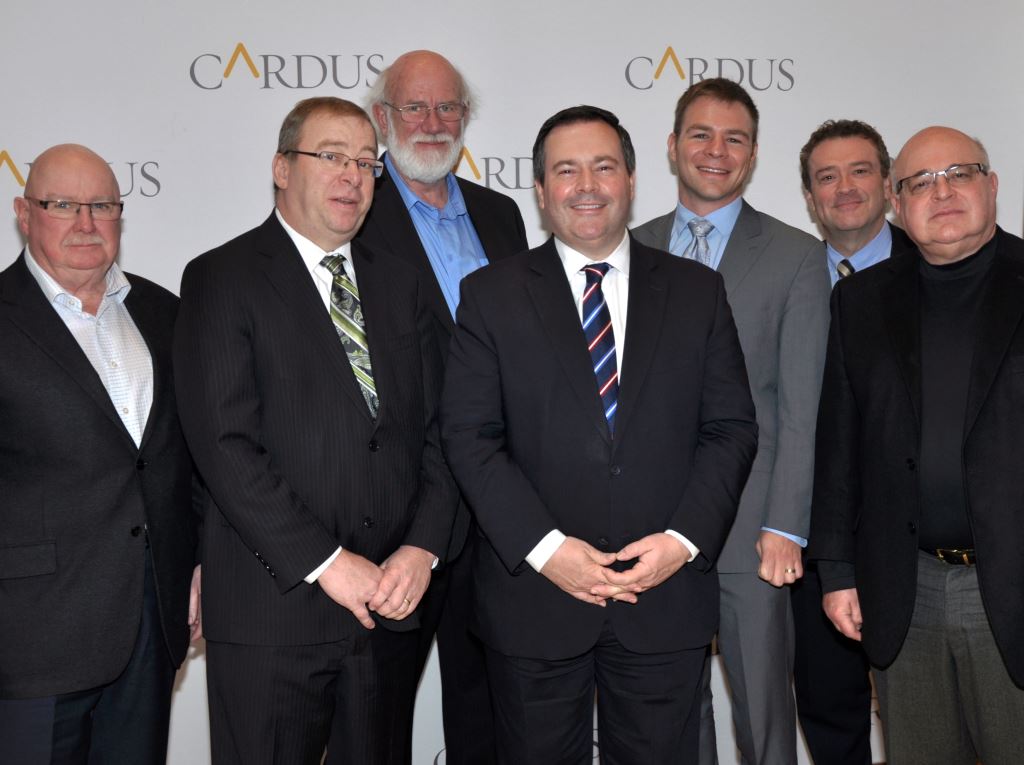 Neil Tidsbury, président de l¿association Construction Labour Relations; Ray Pennings, vice-président directeur du groupe Cardus; Dick Heinen, directeur administratif de la Christian Labour Association of Canada; le ministre Kenney; Brian Dijkema, directeur des programme du groupe Cardus; Darrel Reid, président de l¿organisme PS72 Strategic Consulting; Robert Blakely, directeur des Affaires canadiennes du Département des métiers de la construction, bureau du Canada 