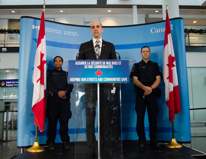L'honorable Steven Blaney, ministre de la Sécurité publique et de la Protection civile du Canada, à Montréal le lundi 5 janvier, 2015, annonce le renvoi de plus de 50 personnes recherchées par l'ASFC et l'interdiction d'entrée de plus de 150 délinquants sexuels au Canada.