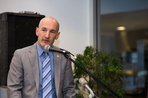 Ryan&nbsp;Leef, d&eacute;put&eacute; du Yukon, annonce pr&egrave;s<br />  
      de&nbsp;200&nbsp;000&nbsp;$ de financement de l&rsquo;Initiative 
      Actif et  
      en s&eacute;curit&eacute; pour favoriser le jeu actif  
      et en  s&eacute;curit&eacute; 
       chez les enfants et les jeunes.