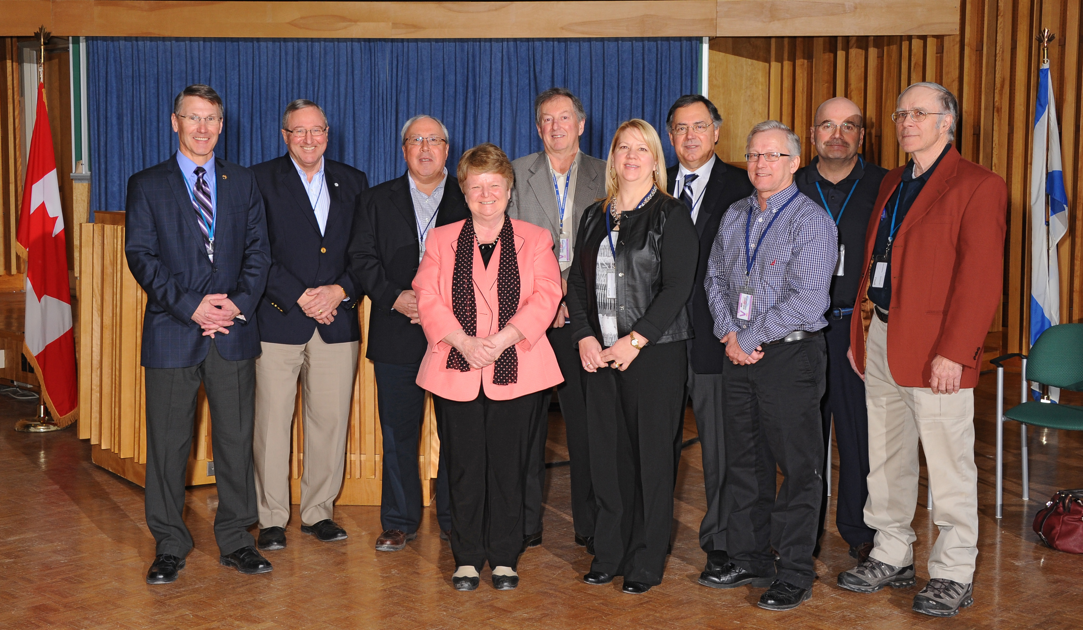 L'honorable Gail Shea, ministre des Pêches et des Océans, et les membres du Comité consultatif ministériel sur le saumon de l'Atlantique se rencontrent pour la première fois à Halifax.