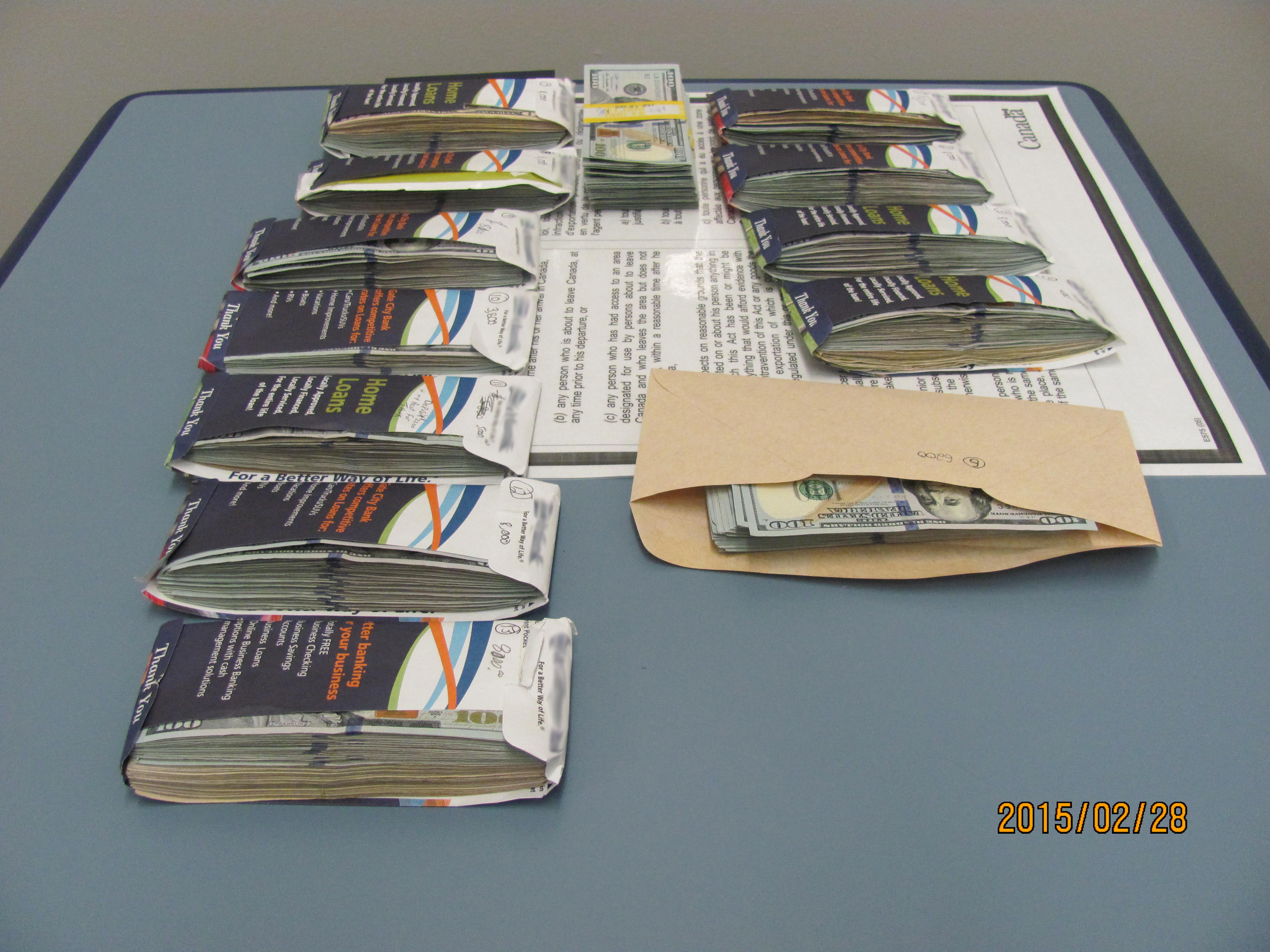 Les agents de l¿ASFC ont procédé à la saisie de 92 483 $ en devises américaines auprès d¿un Américain au poste frontalier de Regway, le 28 février 2015.