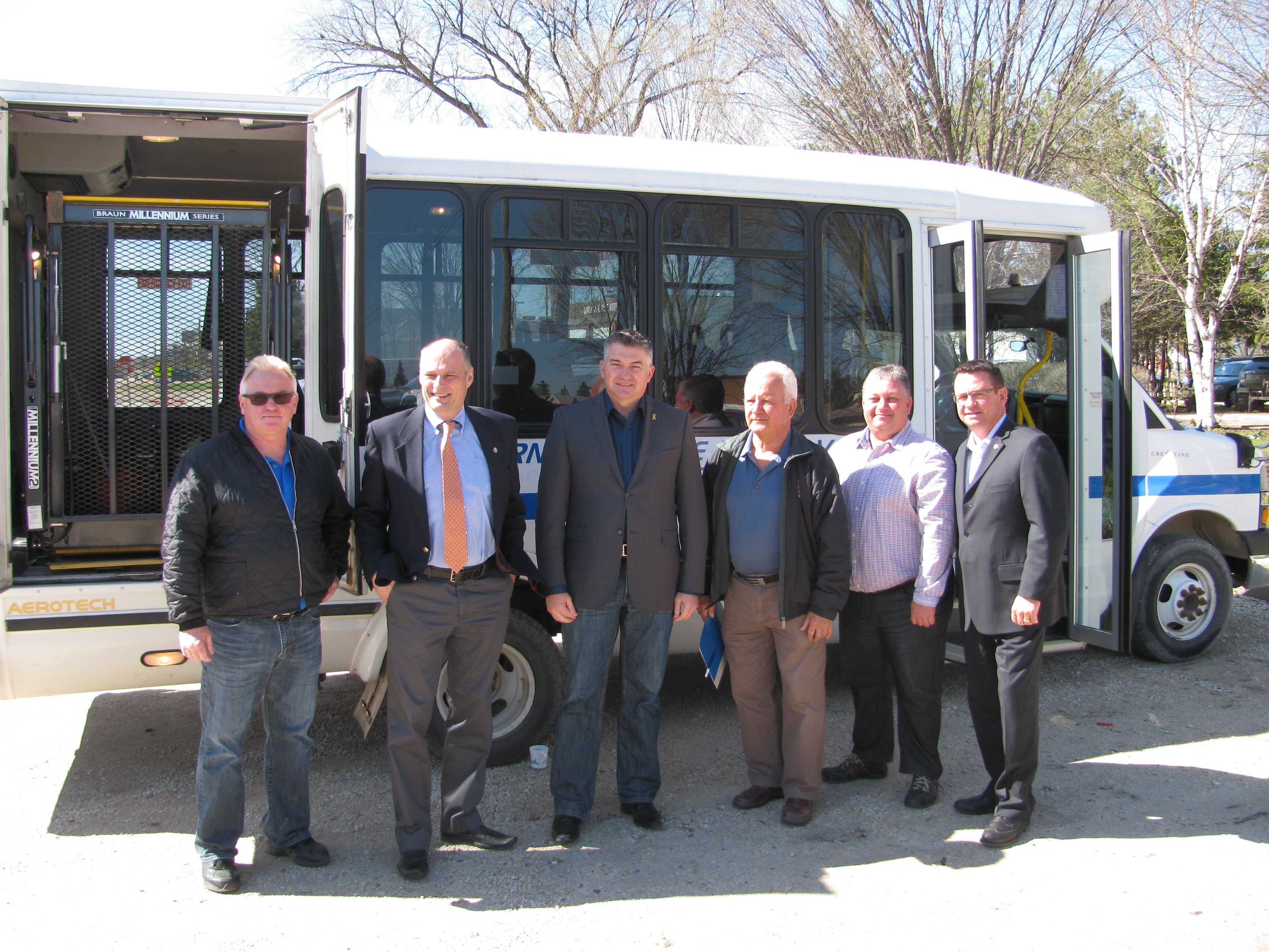 From left to right: Handi-Van Operator, Derek Webber, Manitoba Municipal Government Minister Drew Caldwell, Member of Parliament for Selkirk¿Interlake, James Bezan, Chair of the Eastern Interlake Handi-Van Inc. Committee, Doug Kozlowski, Deputy Mayor of Gimli and Board member of the Eastern Interlake Handi-Van Inc. Committee, Peter Peiluck, and Jeff Wharton, celebrate the acquisition of a handi-transit bus by the Rural Municipality of Gimli.