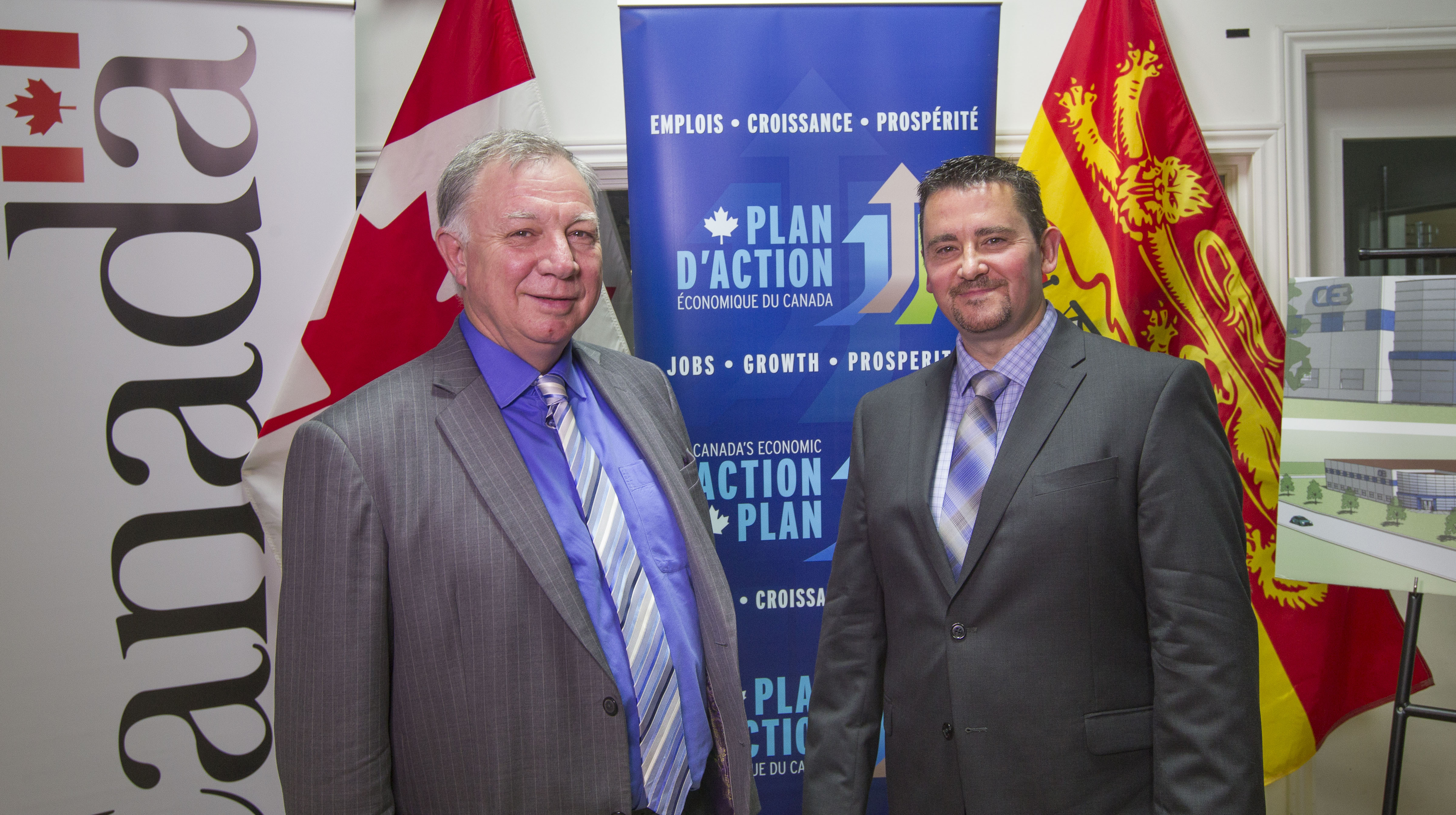 DIEPPE (N.-B.) - Le 24 juin 2015 

CE3 Electronics Inc. procède à des travaux d¿agrandissement importants afin d¿accroître sa capacité de production de composants électroniques grâce à l¿aide du gouvernement du Canada.

Le secrétaire parlementaire du ministre de la Justice et député de Moncton-Riverview-Dieppe, M. Robert Goguen, a annoncé aujourd¿hui, au nom du ministre régional du Nouveau-Brunswick et ministre d¿État de l¿APECA, l¿honorable Rob Moore, que le gouvernement du Canada octroie, par l¿entremise de l¿APECA, deux contributions remboursables totalisant 660 000 $ à CE3 Electronics. L¿entreprise utilisera les fonds pour acheter de l¿équipement afin d¿améliorer la qualité, la capacité et la rentabilité de sa production.

On peut voir sur la photo, de gauche à droite, député Goguen et M. Scott Maxwell, Directeur de l¿exploitation, CE3 Electronics Inc.
