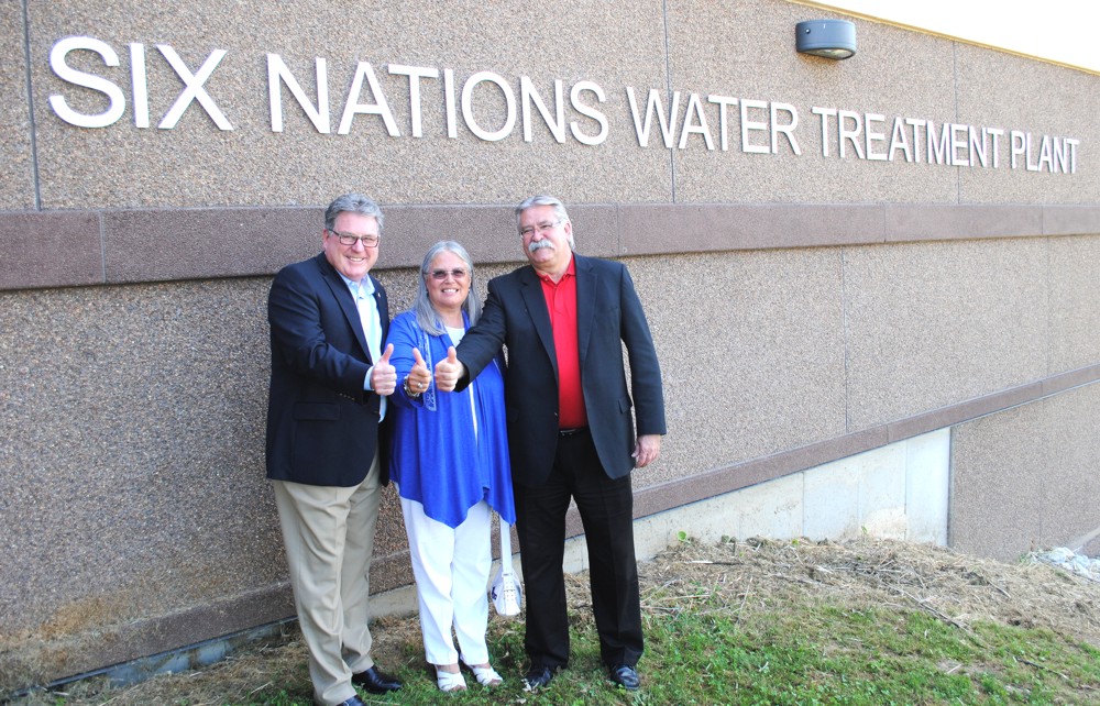 From left to right: Phil McColeman, Member of Parliament for Brant, on behalf of the Honourable Denis Lebel, Minister of Infrastructure, Communities and Intergovernmental Affairs, and Minister of the Economic Development Agency of Canada for the Regions of Quebec; Chief Ava Hill, Six Nations of the Grand River and the Honourable Dave Levac, Member of Provincial Parliament for Brant.


