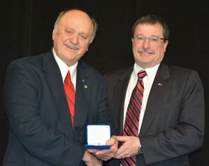 Raymond Makowecki receives 2015 National Recreational Fisheries Award