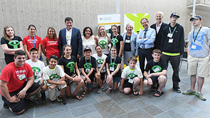 Minister LeBlanc speaks with a group of students at Dalhousie University. The Minister was on hand to celebrate the launch of the new Ocean School program, a new education initiative aimed at inspiring a generation of ocean literate youth in Canada.
