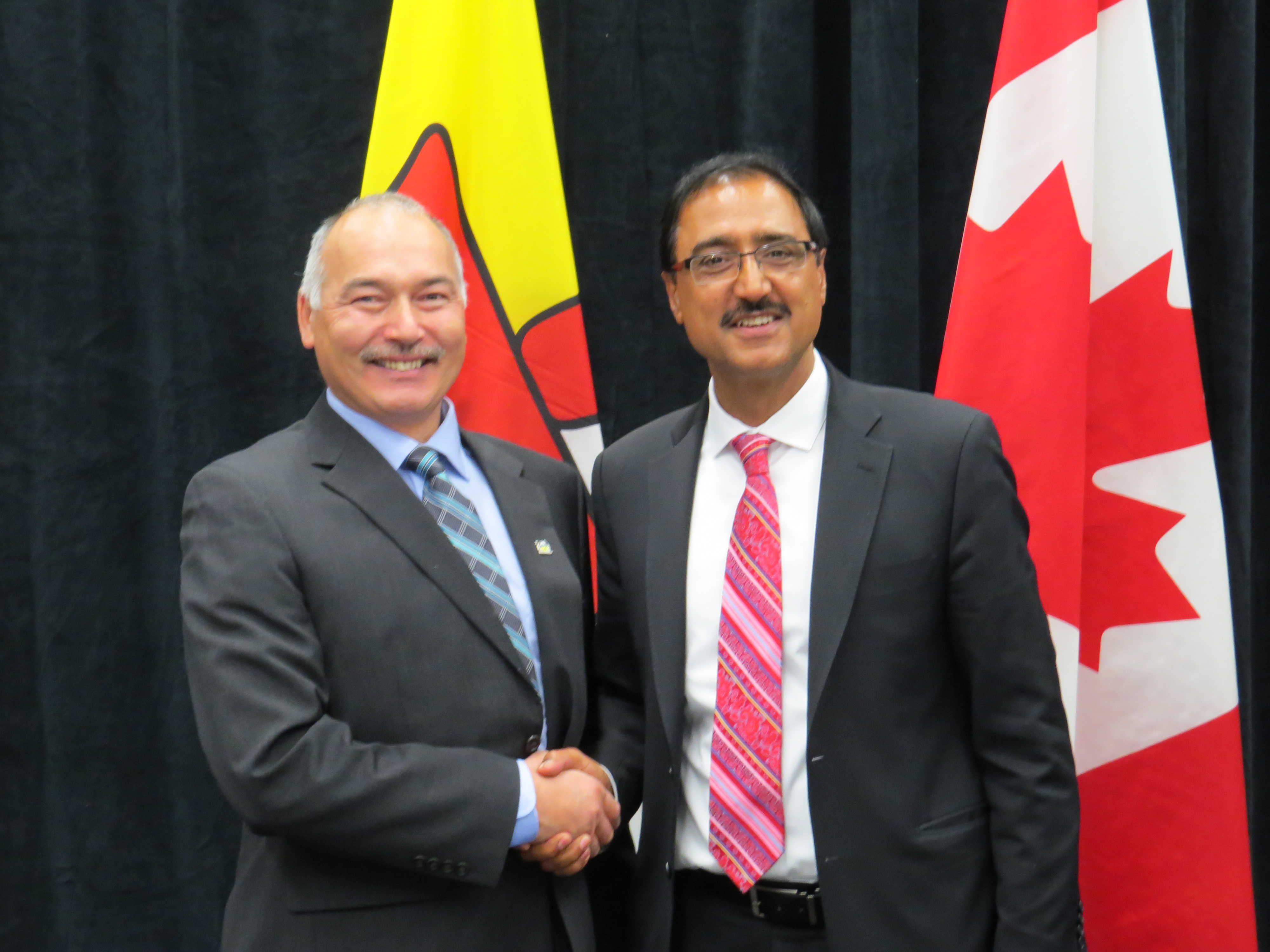 Left to right: The Honourable Joe Savikataaq, Minister of Community and Government Services, Nunavut Chair, Hudson Bay Roundtable, Minister of Environment and Minister of Energy, as well as the Honourable Amarjeet Sohi, Minister of Infrastructure and Communities