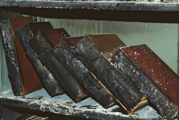 Les blocs de feuillets composés de ces livres sont demeurés intacts.