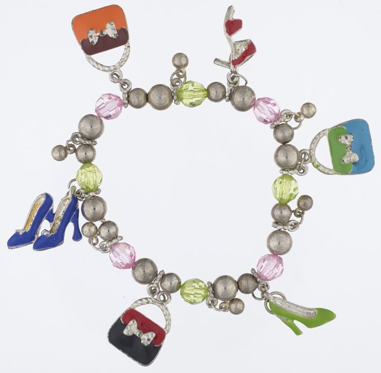 Bracelet of pink, yellow and gray spherical beads, with six small charms in the shape of shoes or handbags.