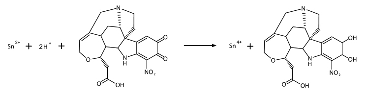 Un ion étain(II), deux ions hydrogène et une molécule organique de cacothéline réagissent pour donner un ion étain(IV); et une molécule organique de forme réduite de cacothéline