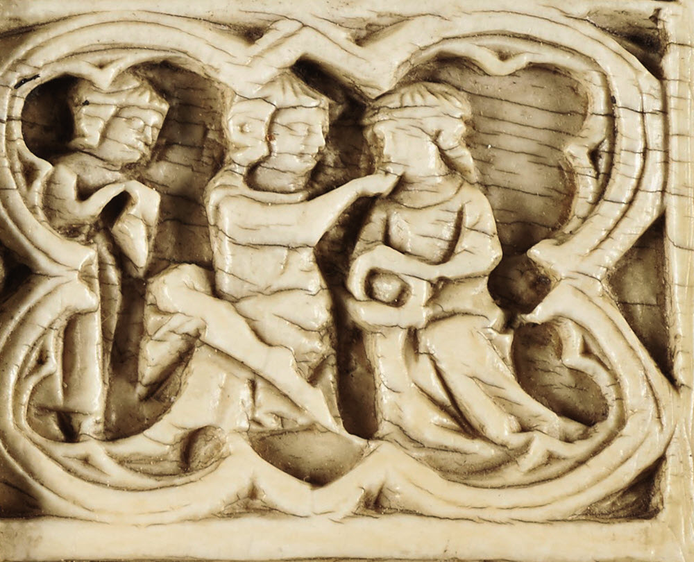 Sculpture sur ivoire représentant trois femmes
