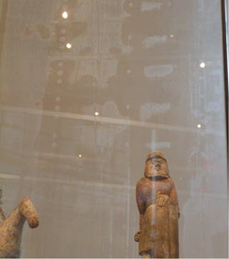 Condensation à l’intérieur d’une vitrine d’exposition de musée