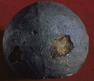 Cannon ball and a piece that fell off, reveals corrosion due to the presence of chloride salts.