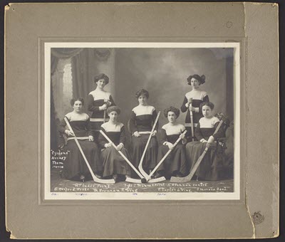 Photograph of the Cyclone women's hockey team.