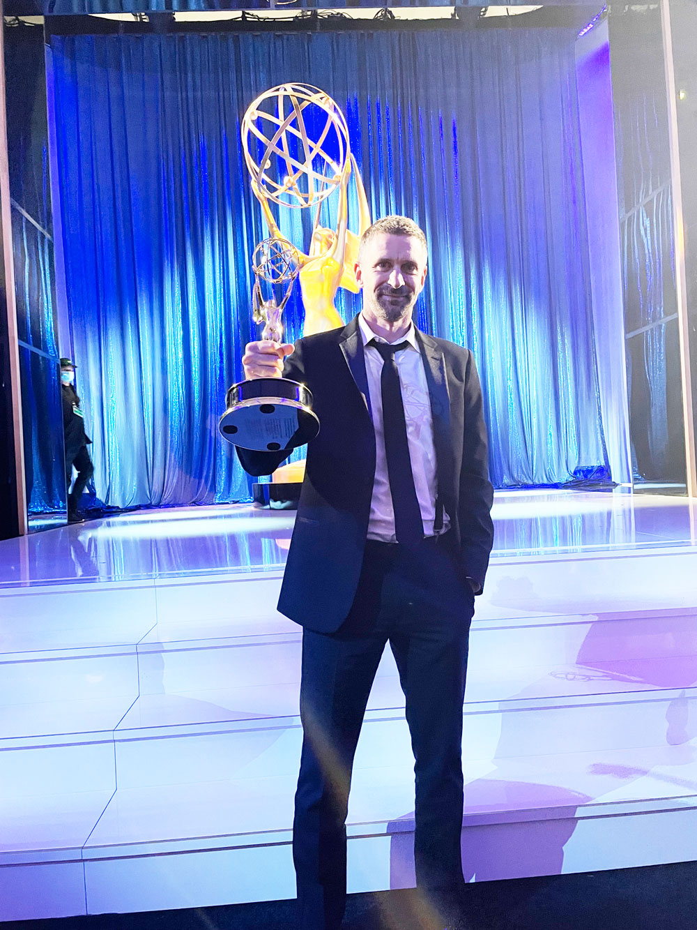 Stéphane Rituit avec le prix Emmy du Outstanding Interactive Program pour Space Explorers: The ISS Experience.