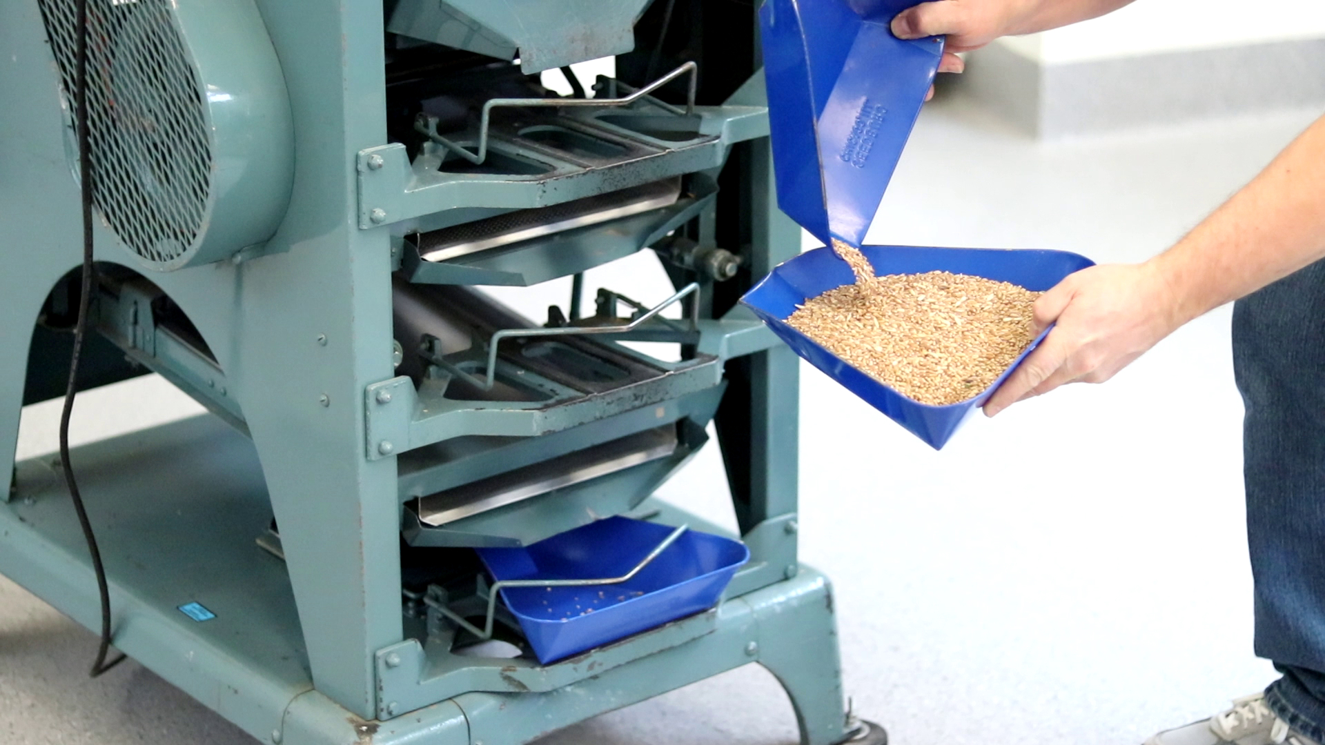 La détermination du taux d'impuretés est un élément clé du processus de classement des grains. Il est important de comprendre les procédures d'évaluation appropriées et de savoir comment utiliser le tarare Carter pour le blé, car le résultat pourrait avoir une incidence sur le paiement final que vous recevrez pour votre grain.