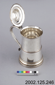 Steel tankard with open lid and a 10 cm colour scale and 2002.125.246