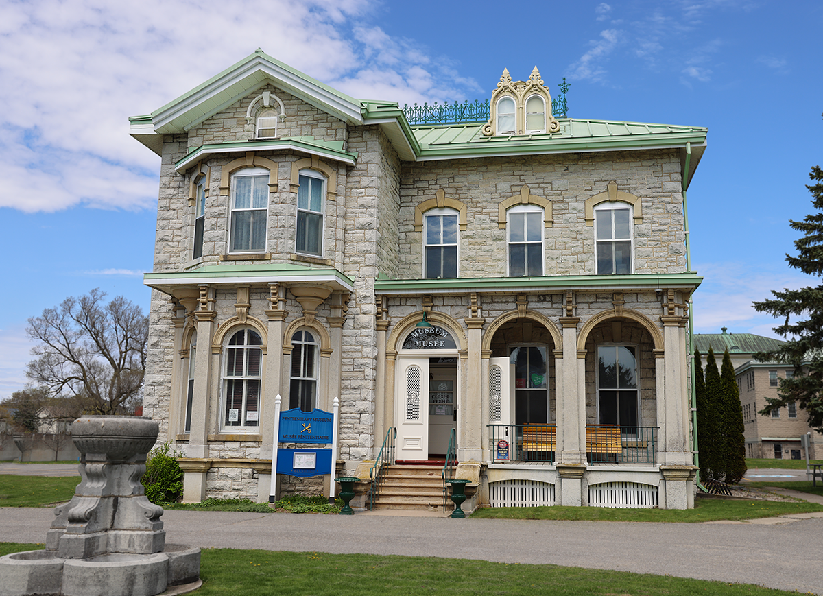Vue extérieure du Musée pénitentiaire du Canada.