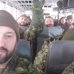 Devinez combien de soldats sont dans cet autobus? Ils s’en vont aider nos compatriotes canadiens à St. John’s, à Terre-Neuve. Photo : 5e Division du Canada