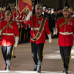 Des membres du Royal Canadian Dragoons (RCD) participent à une cérémonie de passation de guidon à la Garnison Petawawa le 9 décembre 2022. Le 5e guidon régimentaire a été présenté aux RCD par Son Excellence la très honorable Mary Simon, gouverneure générale du Canada. Photo : Caporal Morley