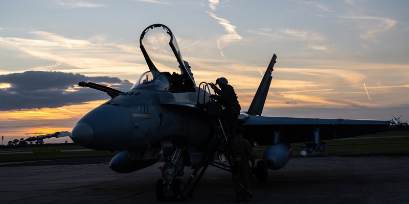 A pilot climbs aboard a CF-188 Hornet from the RCAF