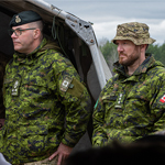 Lieutenant-General M.C. Wright, Commander Canadian Army, and military personnel attending the demonstration. Credit : S3 Belchevski