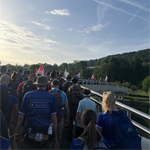 Des centaines de marcheurs militaires de plusieurs nations entament la marche au Luxembourg.