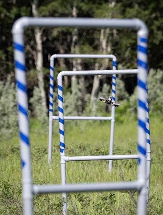 An FPV drone flies through an obstacle course during the FMUAS Operator Course.